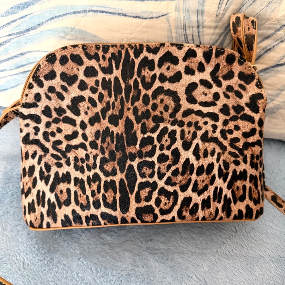 LEOPARD Print BAG⭐️❤️NWT faux leather/SHOULDER/CROSSBODY HANDBAG LIGHTWEIGHT - Picture 4 of 13